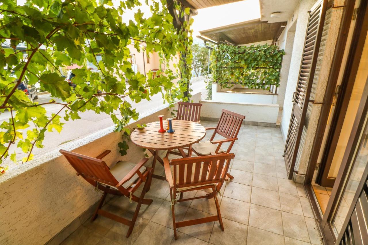 Apartments Vladan With Terrace باشْكا المظهر الخارجي الصورة