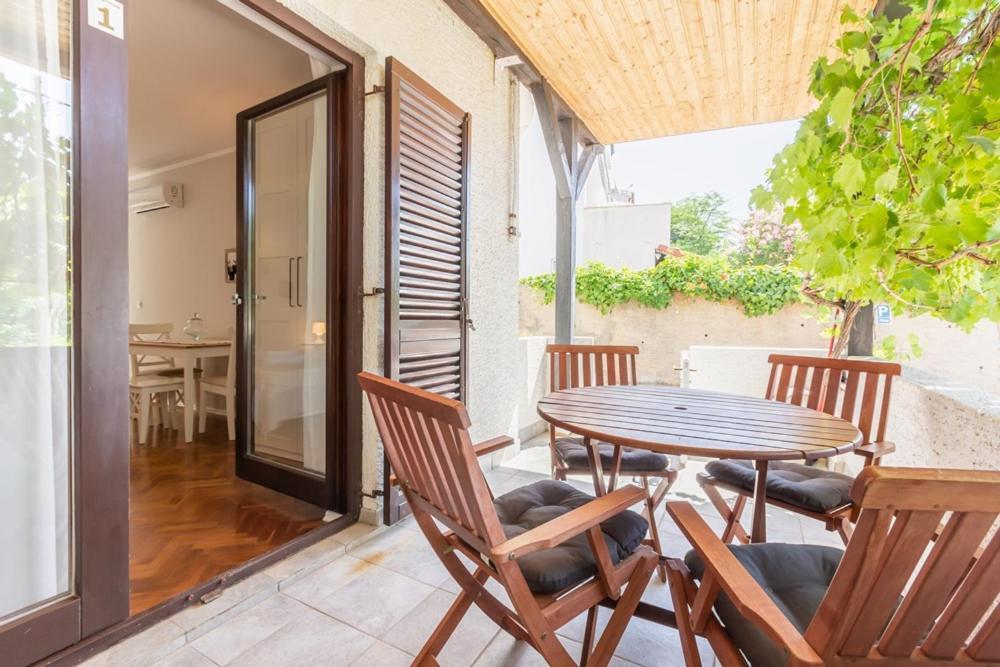 Apartments Vladan With Terrace باشْكا المظهر الخارجي الصورة