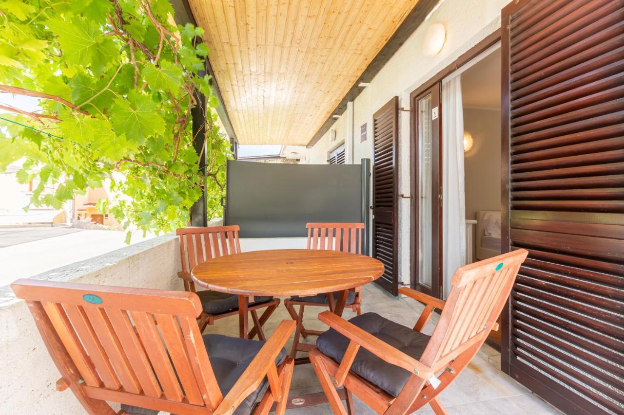 Apartments Vladan With Terrace باشْكا المظهر الخارجي الصورة